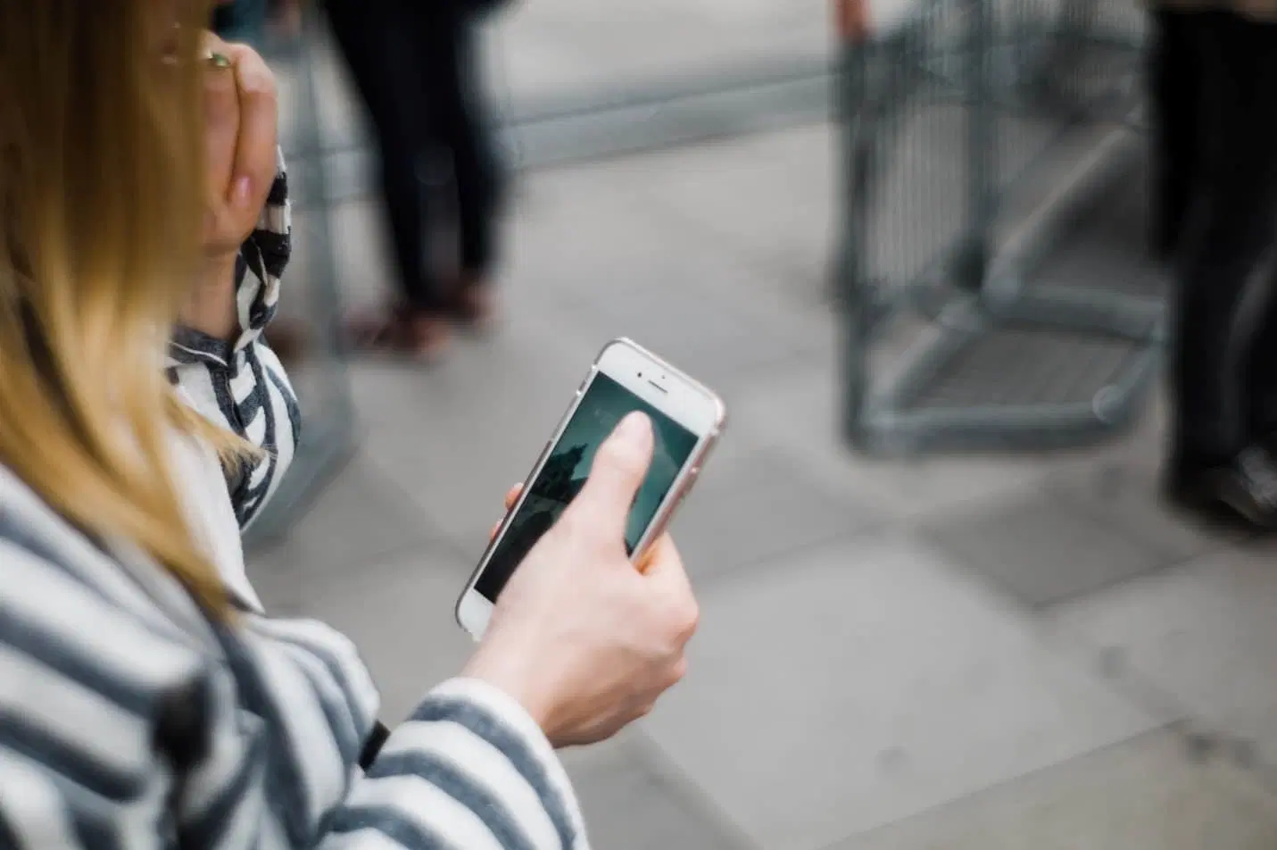 women being target with mobile scam