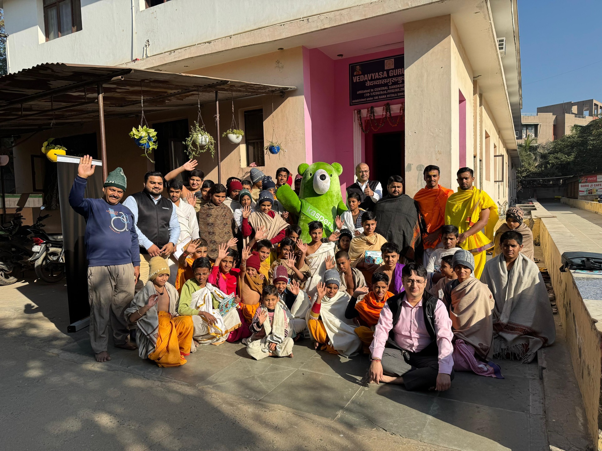 Kaspersky and students of Shri Vedvyasa Gurukulum