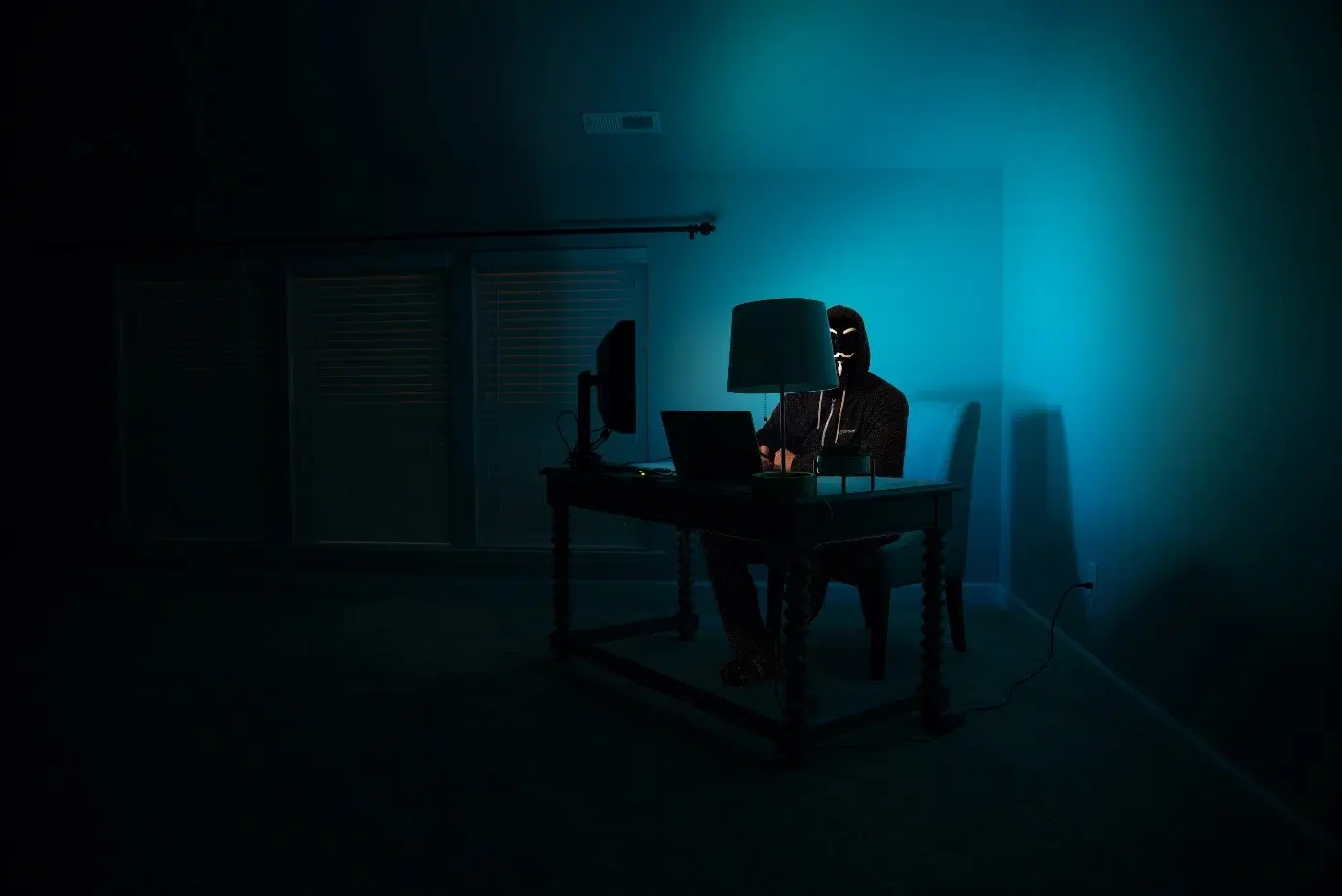 pessoa na dark web